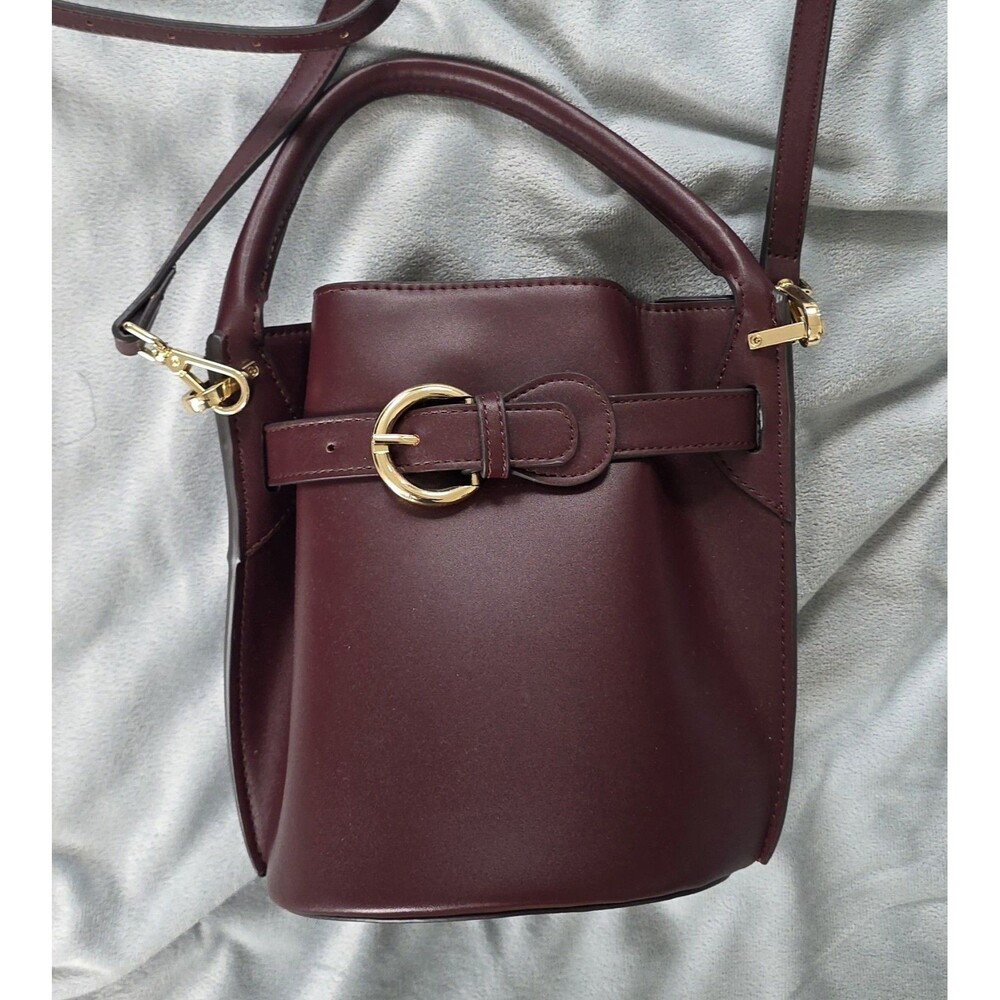 Liz Claiborne Burgundy Crossbody Bag Gold Hardware Buckle Wine Shoulder Purse